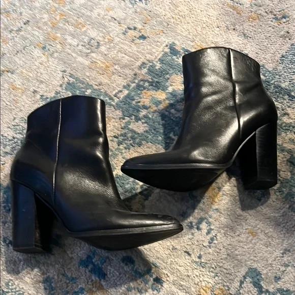 Sleek Black Leather Ankle Booties - Picture 4 of 6
